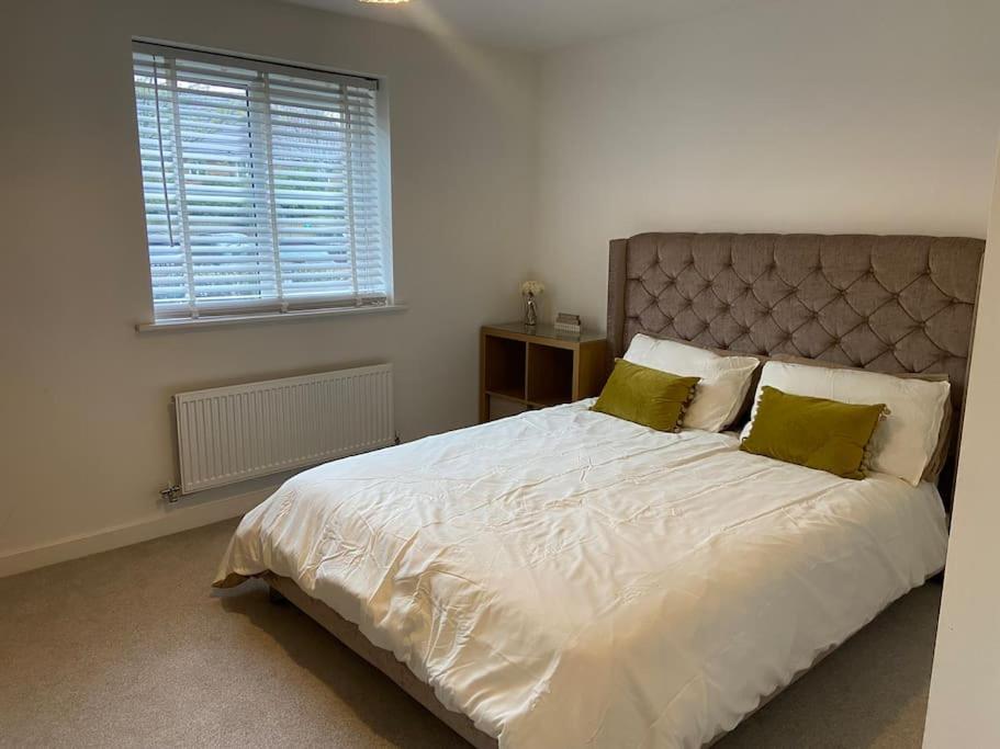 2 Bedroom Private Spacious Apartment In West Midlands Бирмингем Экстерьер фото